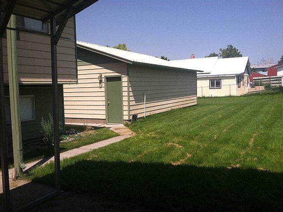3rd image of 1204 Blaine Ave