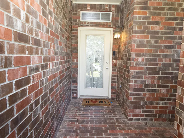 1407 Hazelwood Dr — Photo 2