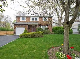 25 Old Town Ln, Halesite, NY 11743