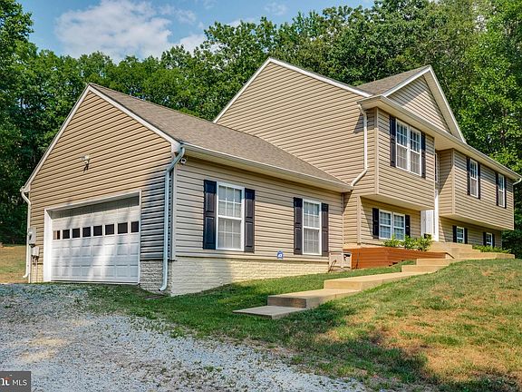 2nd image of 19 Pasture Ln