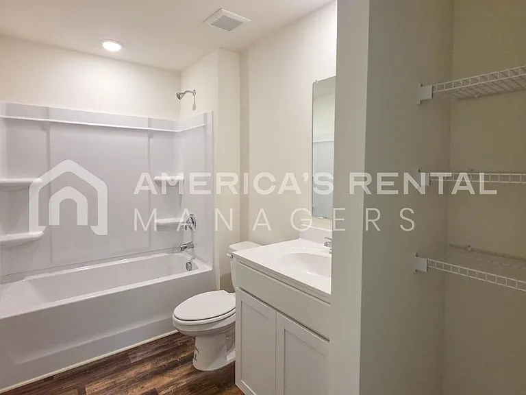 4325 Henry Rd — Photo 18
