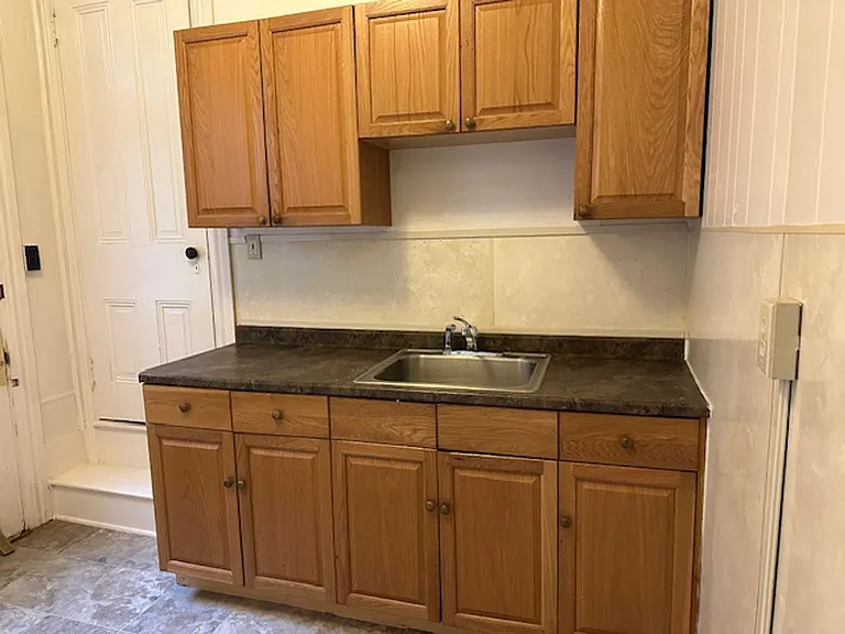 19 E Main St — Photo 8