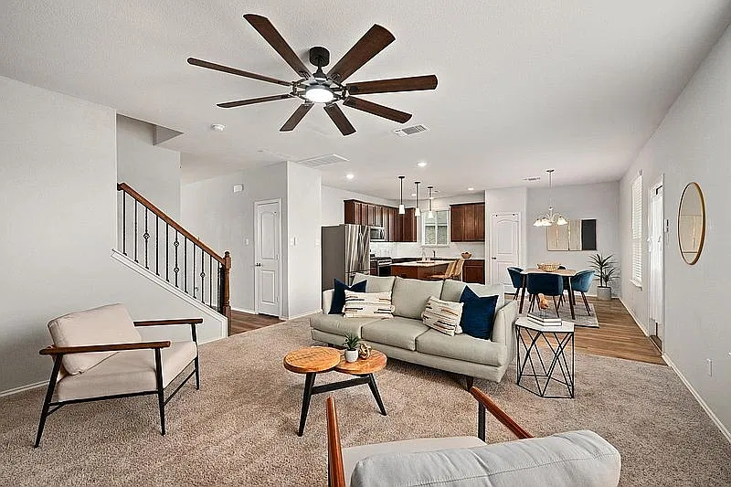 3 bed, 2151 sqft, $2,695 — Photo 3