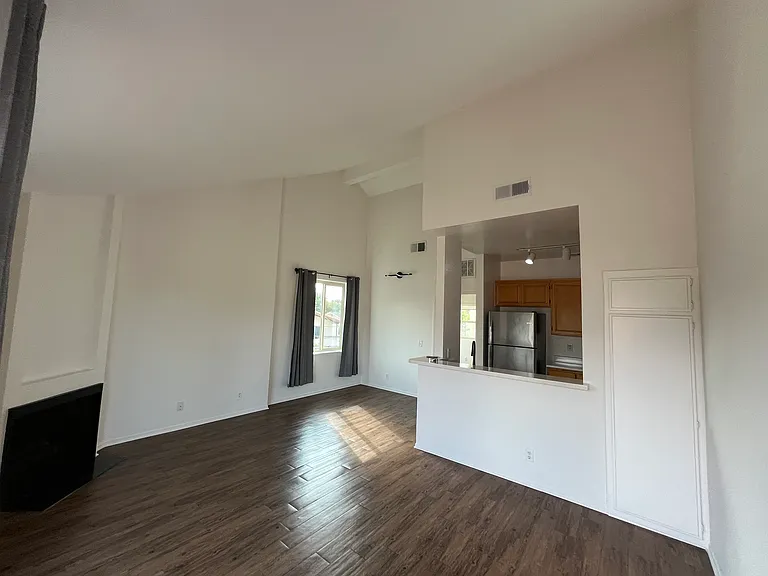 2532 S Centinela Ave #7 — Photo 3