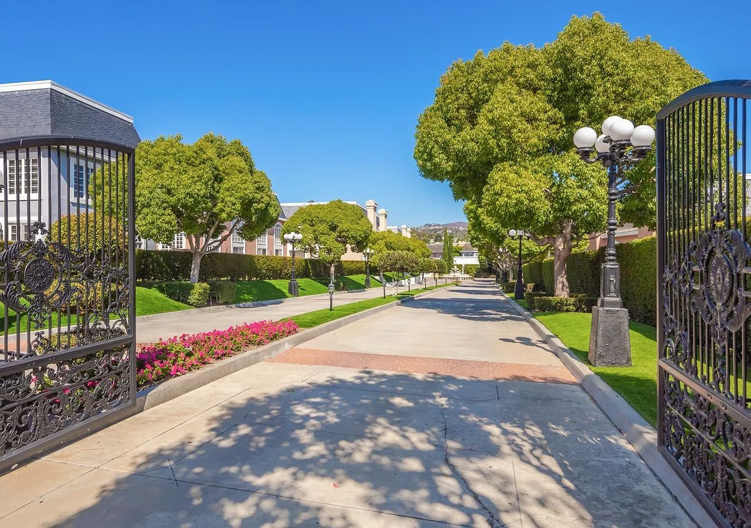 Discover Luxury Living in One of Carlsbad's Most Exclusive Gated Communities — Photo 2