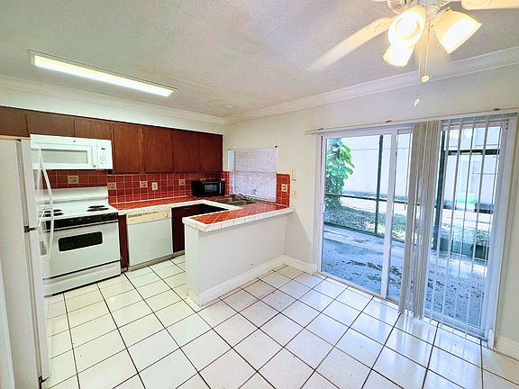 2nd image of 4515 Treehouse Ln APT 12C