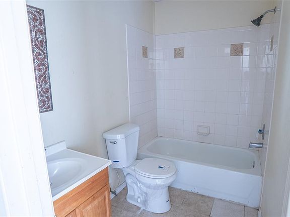 24th image of 311 S THOMPSON AVENUE