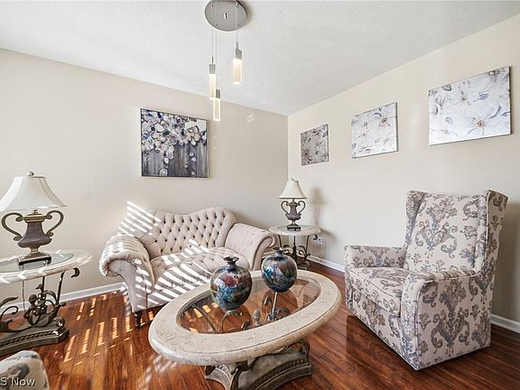 4th image of 18229 Clare Ct