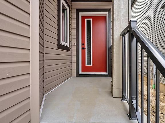 4th image of 178 Munn Way