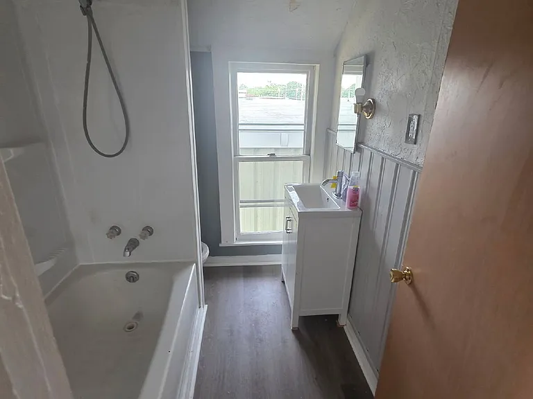 65 Caledonia St #UPPER — Photo 2