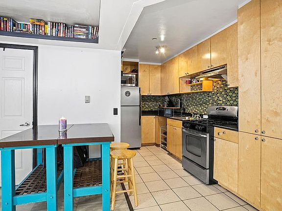 3rd image of 27 Meserole St APT 1R