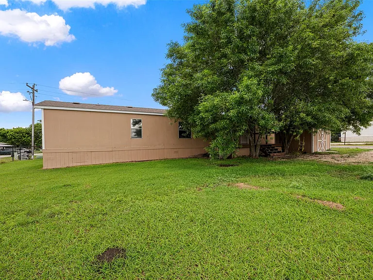 360 Shady Oaks #A — Photo 26
