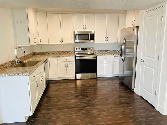 5th image of 2095 Bluegrass Cir