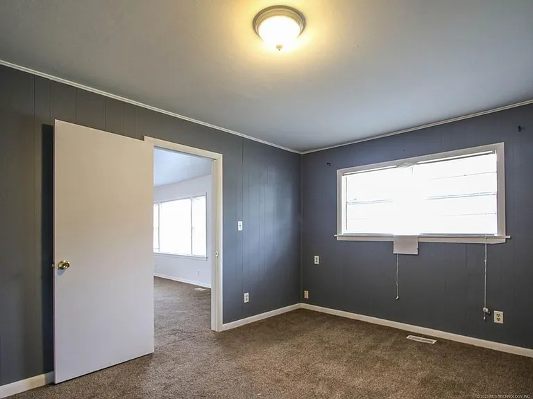 2536 W Easton St N — Photo 15