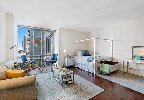 3rd image of 225 E 34th St APT 10A