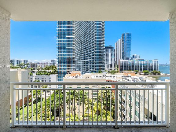 3rd image of 2000 N Bayshore Dr APT 1005