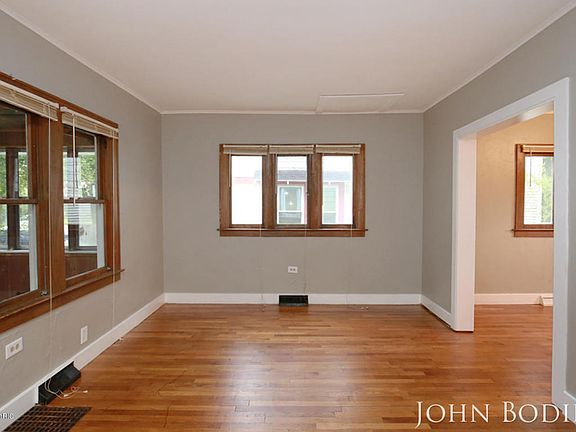 5th image of 861 Veto St NW