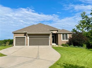 19000 Deer Run St, Spring Hill, KS 66083