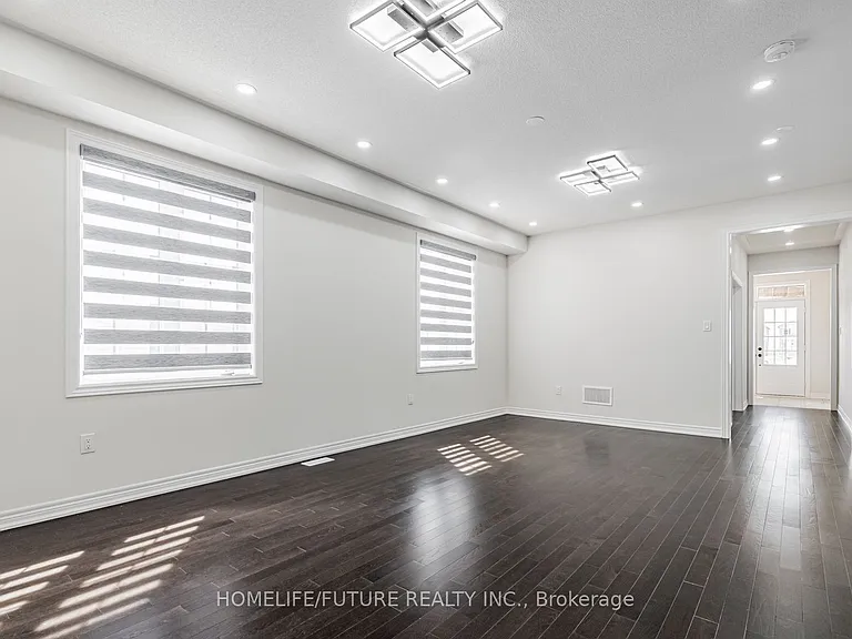 160 Markview Rd — Photo 3