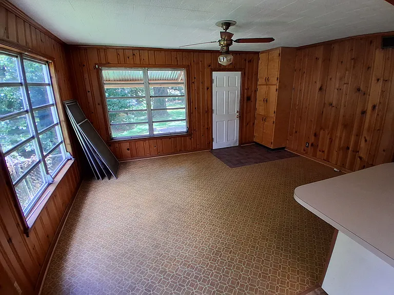 957 Cloverdale Dr — Photo 6