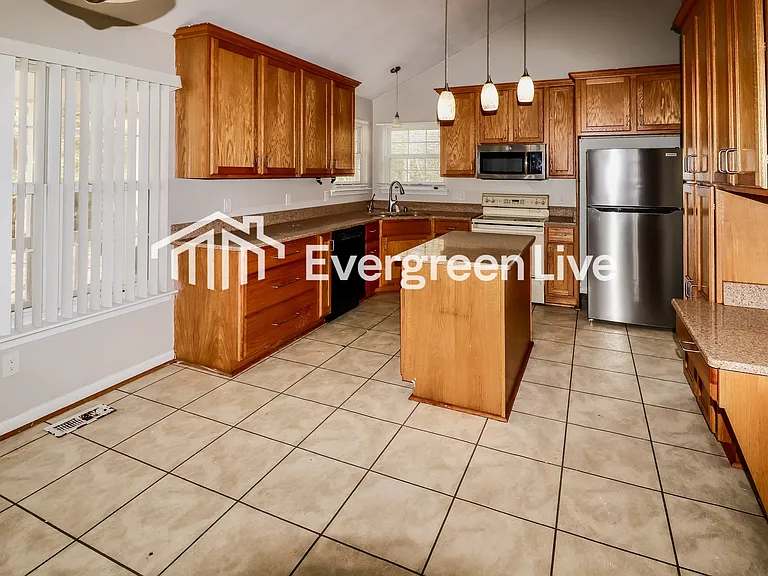 1204 Willow Creek Ct — Photo 6