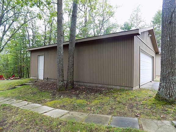 2nd image of 18280 Valerie Dr