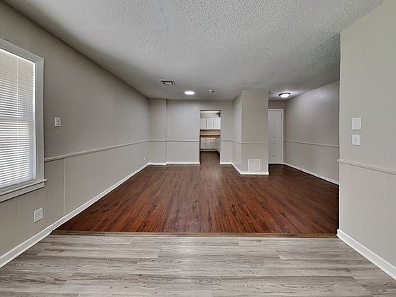 4th image of 409 25th Ave N