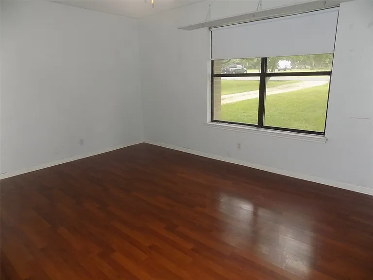 209 Oak Crest Ln — Photo 6