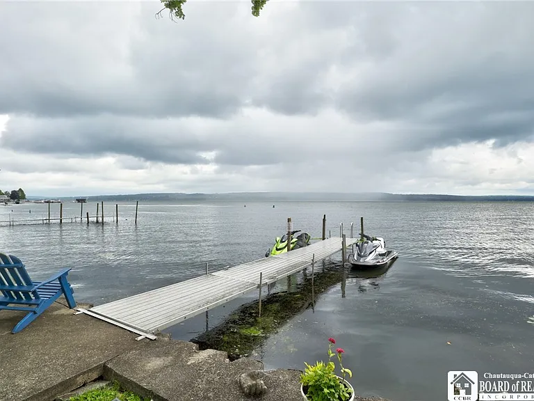 2372 Lakeside Dr — Photo 3