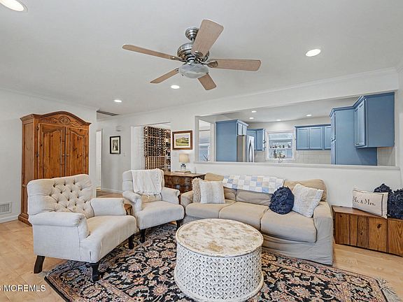 4th image of 823 Maple Avenue