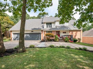 1857 E Canterbury St, Springfield, MO 65804