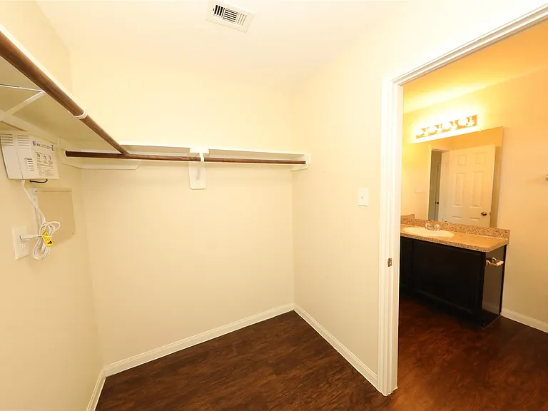 21430 Palma Grv — Photo 13