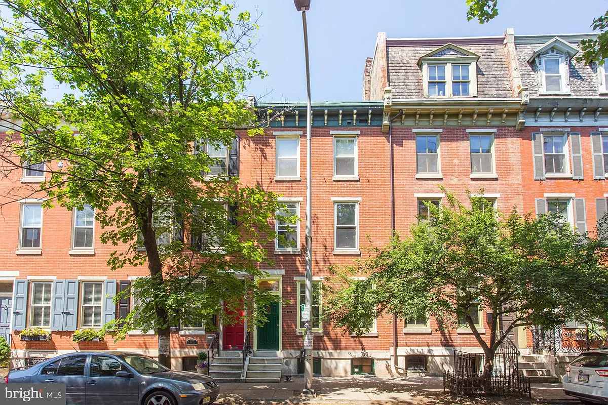 Building Photo - 2211 Pine St #3