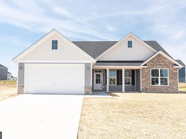 8 Moonstone Dr, Kearneysville, WV 25430