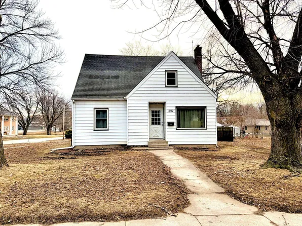1002 Call St, Emmetsburg, IA 50536