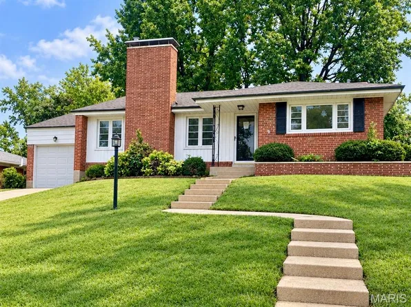 11 Pinewood Dr, Saint Louis, MO 63123