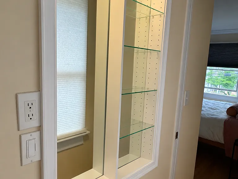 Mail Bathroom Make-up shelves