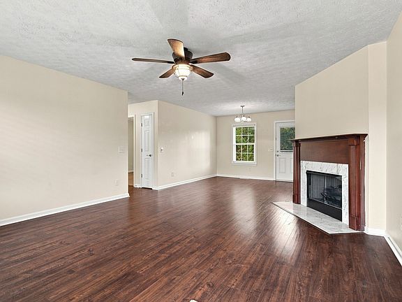 5th image of 1209 Andrea Ln