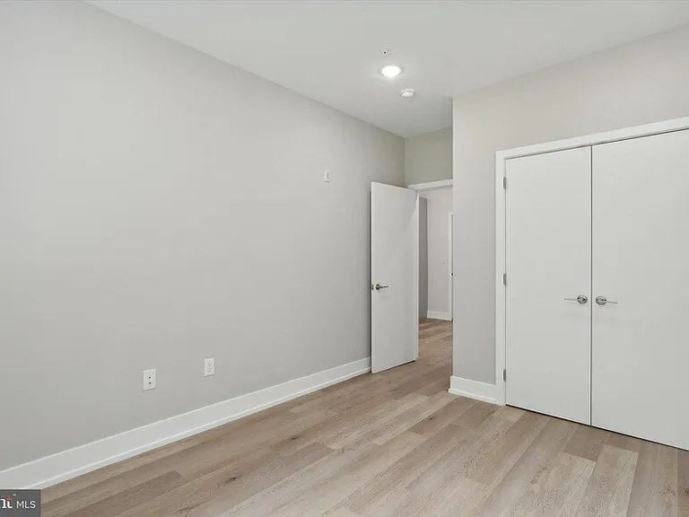 402 E Walnut Ln #3A — Photo 10