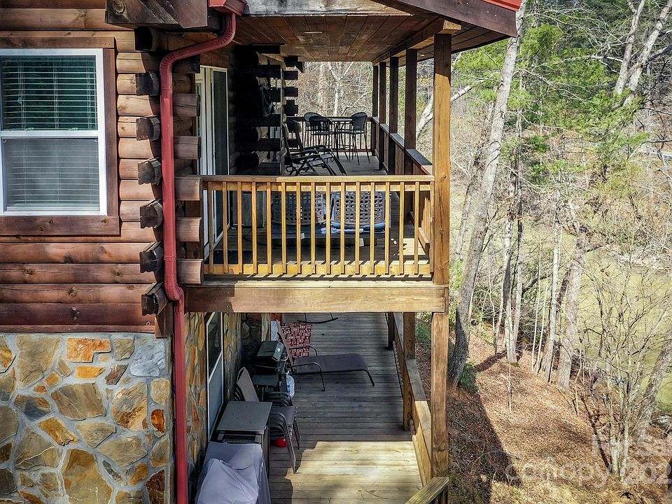 28th image of 351 Chickadee Ave