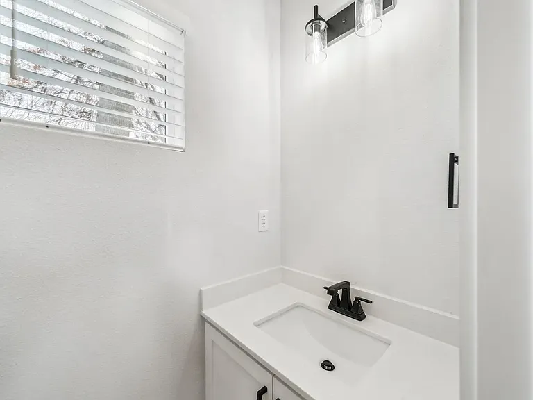 815 N Date Ave — Photo 5