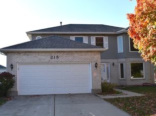 215 N Canyon Dr, Bolingbrook, IL 60490