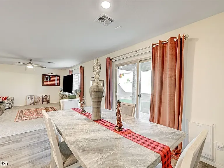 1624 Desert Path Ave — Photo 3