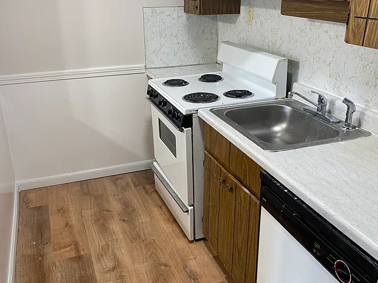 Bayside Apartments — Photo 9