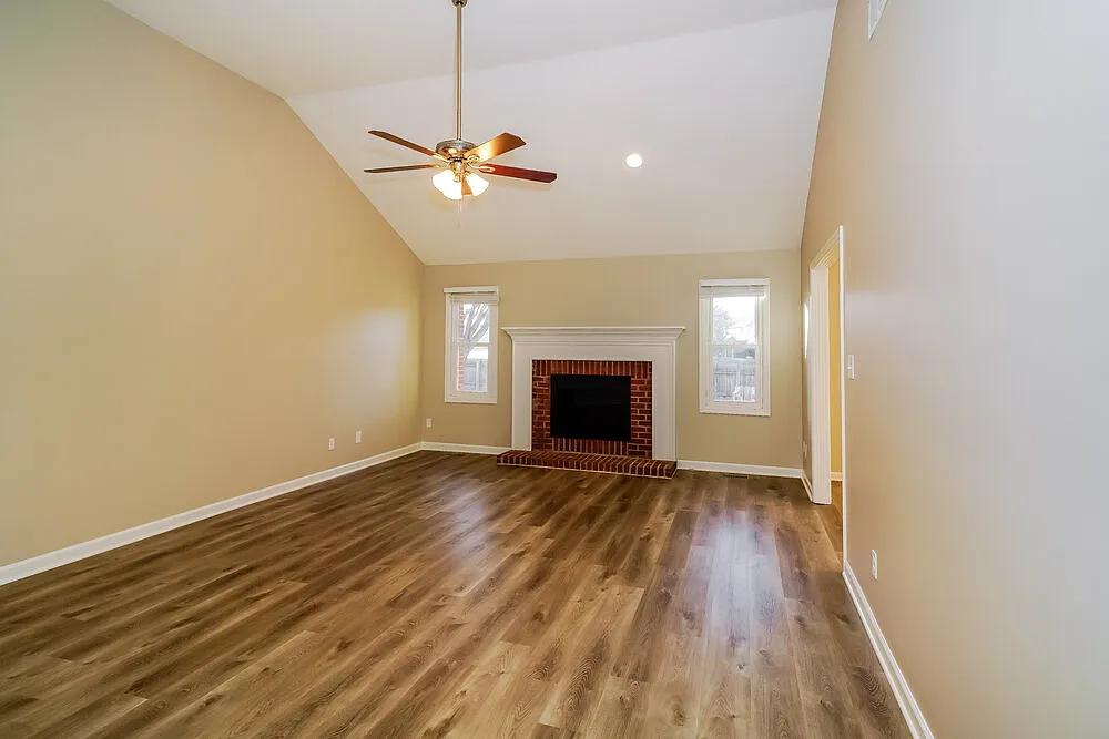 3 bed, 2.0 bath, 1497 sqft, $2,730 — Photo 3