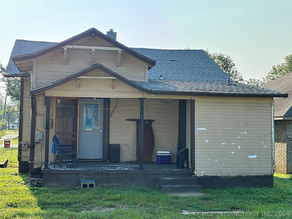 2nd image of 221 N Dorothy Ave