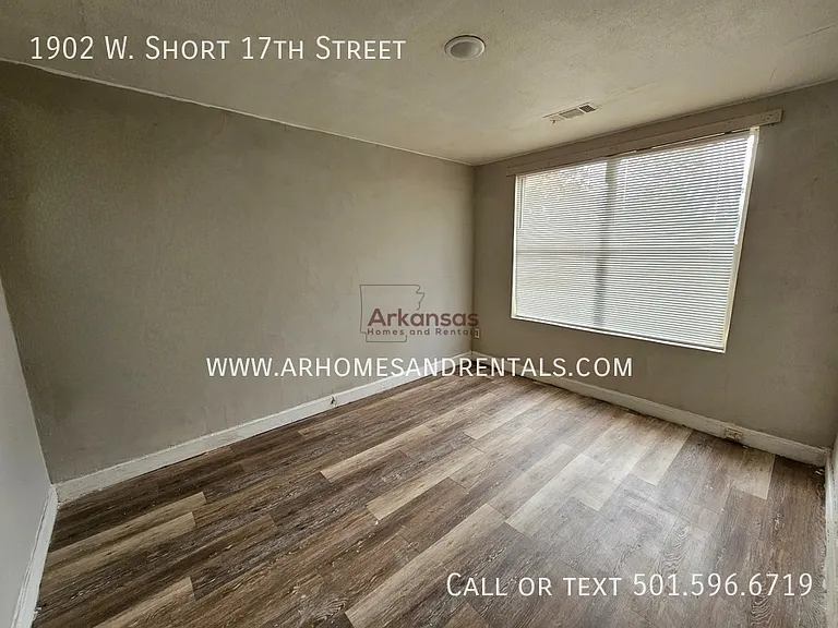 1902 W Short 17th St — Photo 16