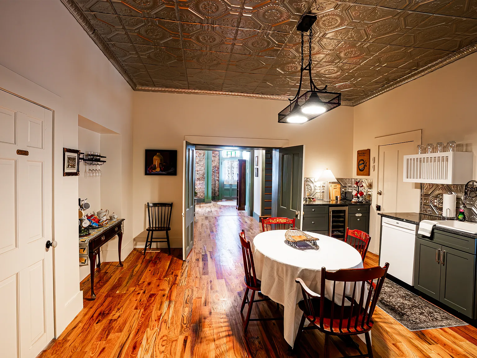 5 bed, $2,100 — Photo 2