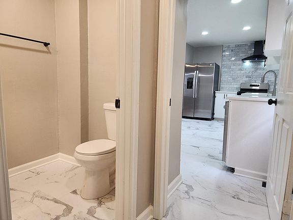 5th image of 3623 Windsor Ave