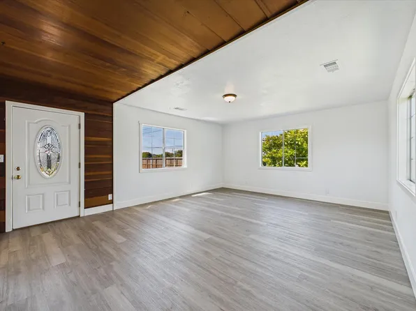 1637 Ocean Dr, McKinleyville, CA 95519